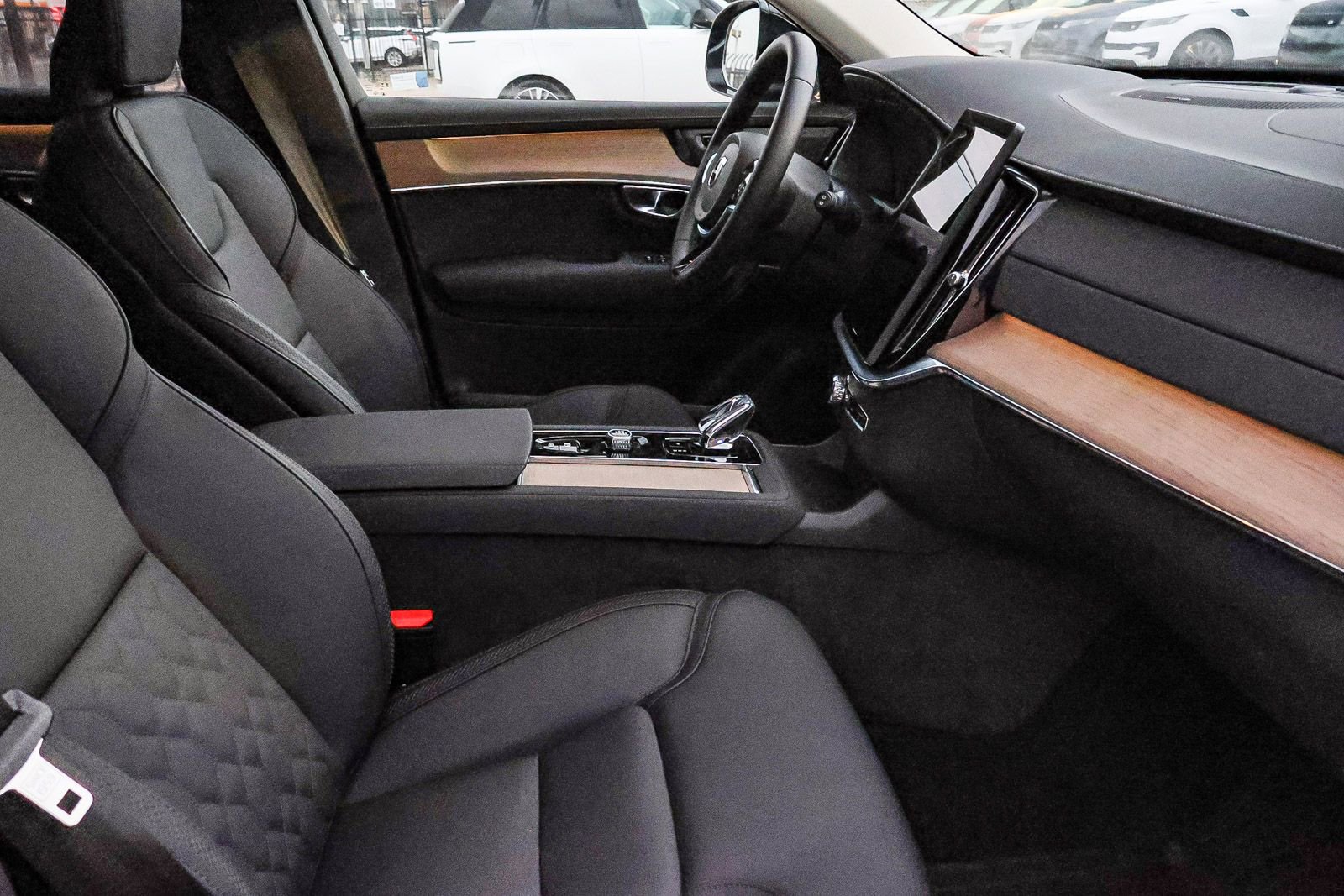 Used 2025 Volvo XC90 B6 Plus w/ Protection Package Premier image 18