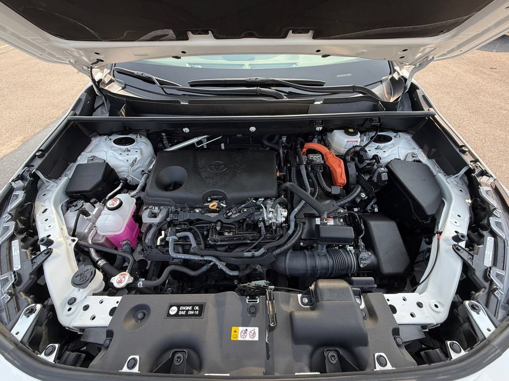 Used 2025 Toyota RAV4 LE AWD/4WD image 25