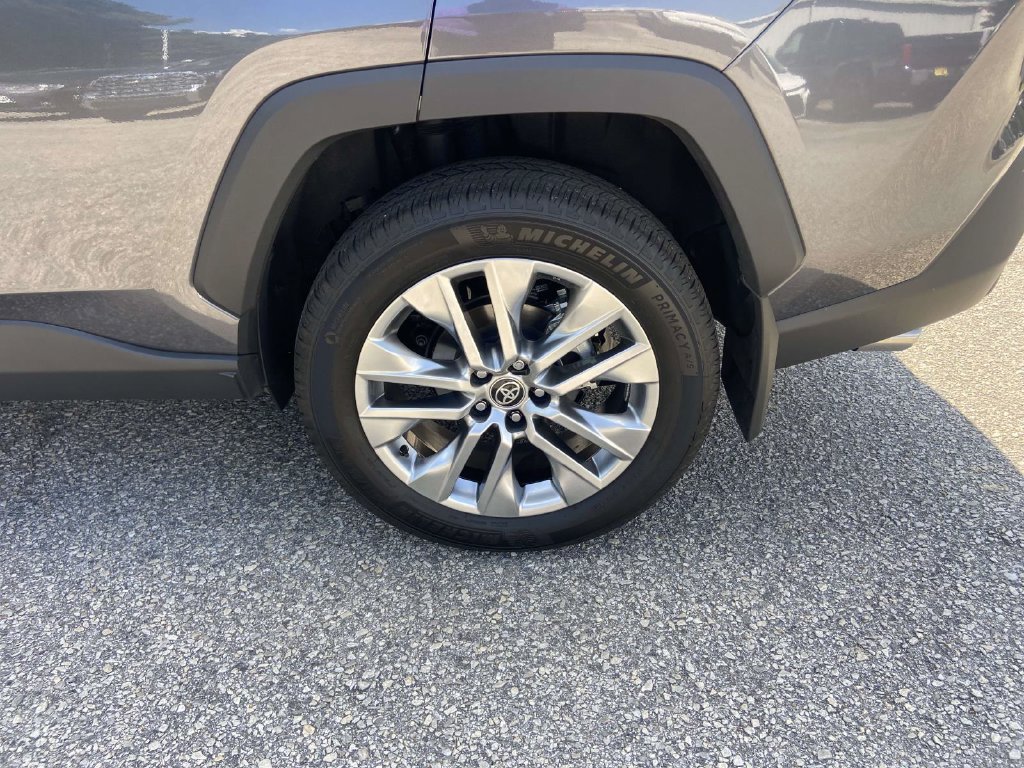 Used 2025 Toyota RAV4 XLE Premium FWD image 8