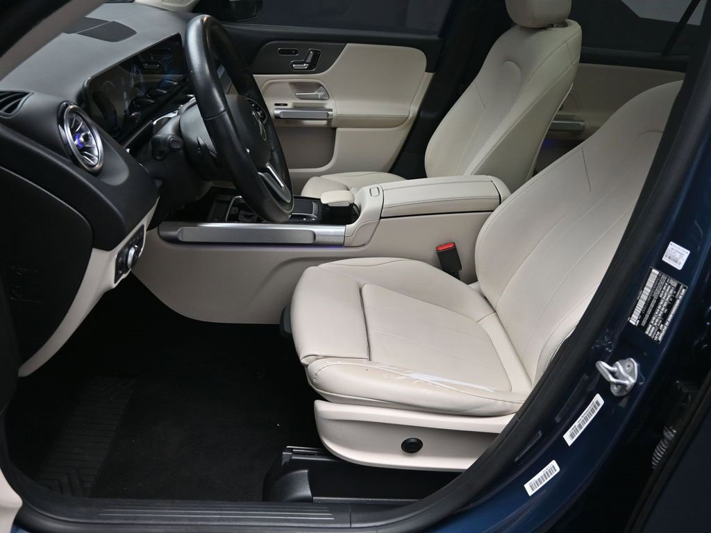 Used 2021 Mercedes-Benz GLB 250 w/ Premium Package image 18