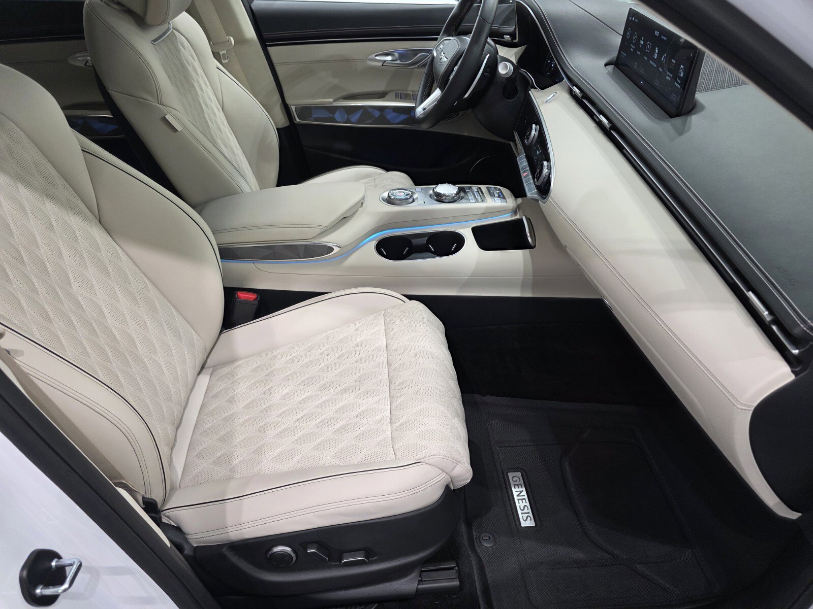 Used 2025 Genesis GV70 3.5T Sport w/ Sport Advanced Package image 22