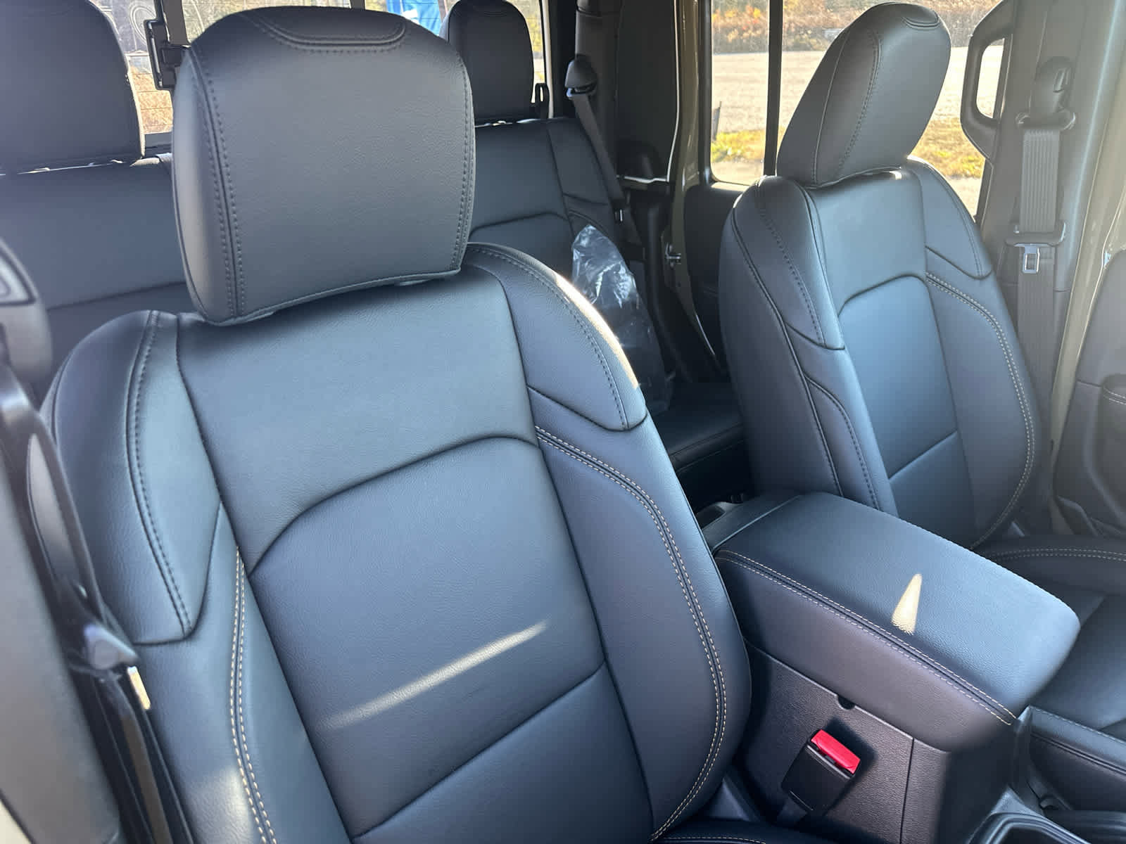 New 2025 Jeep Gladiator Sport image 17