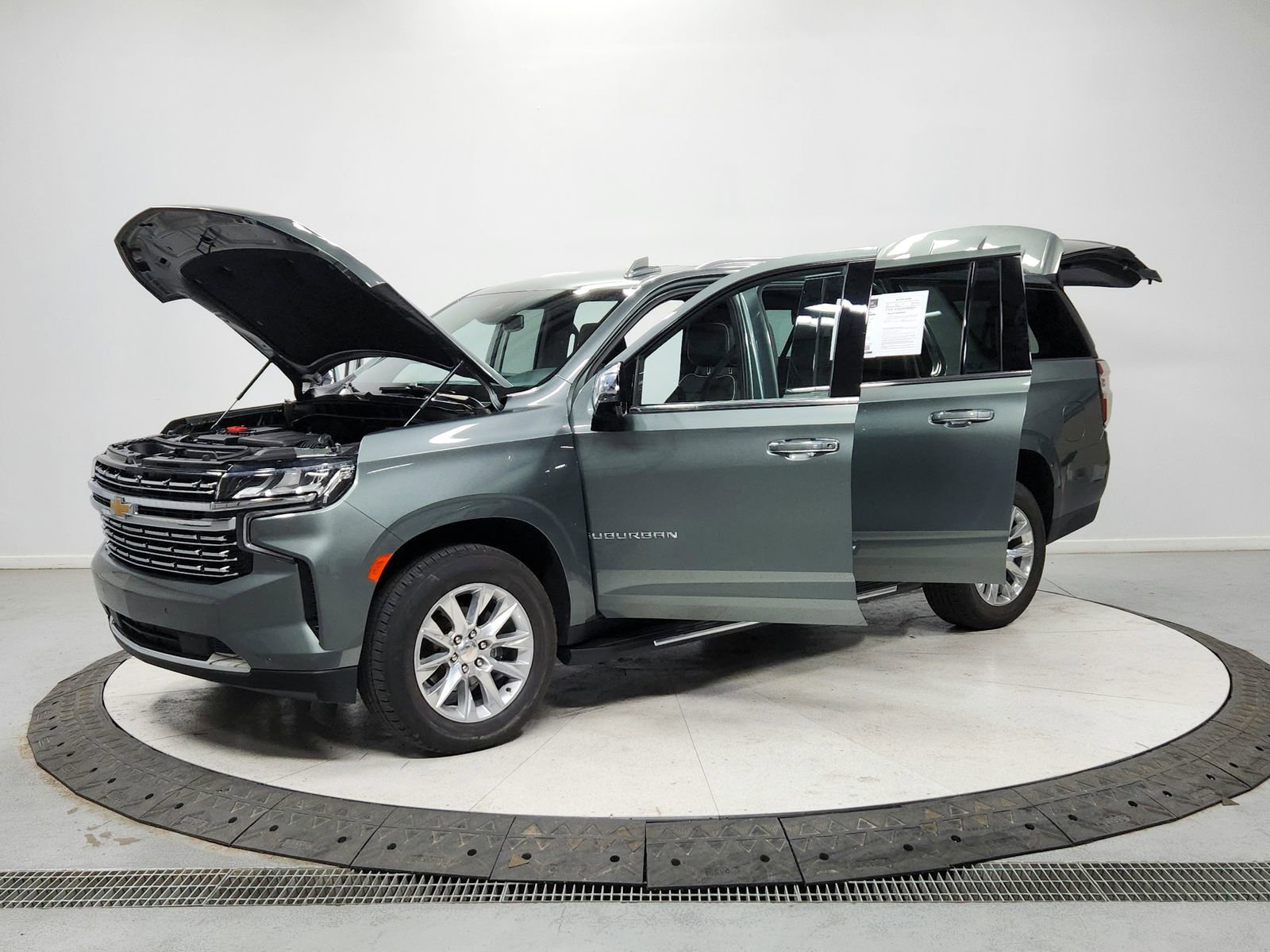 Used 2023 Chevrolet Suburban Premier image 11
