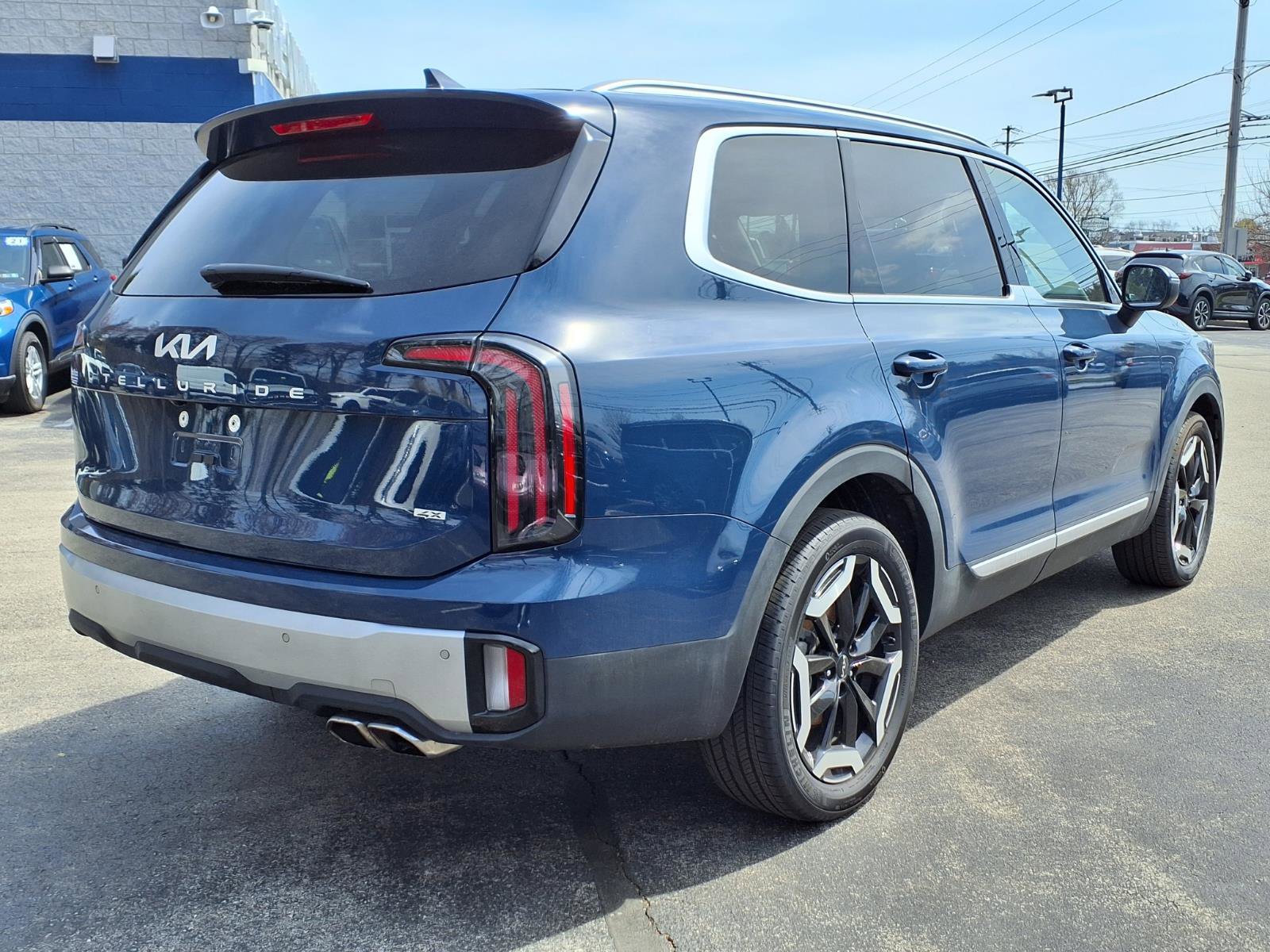 Used 2024 Kia Telluride EX AWD/4WD image 3