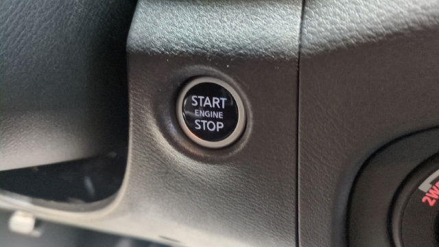 Used 2024 Nissan Frontier 4x4 Crew Cab image 19