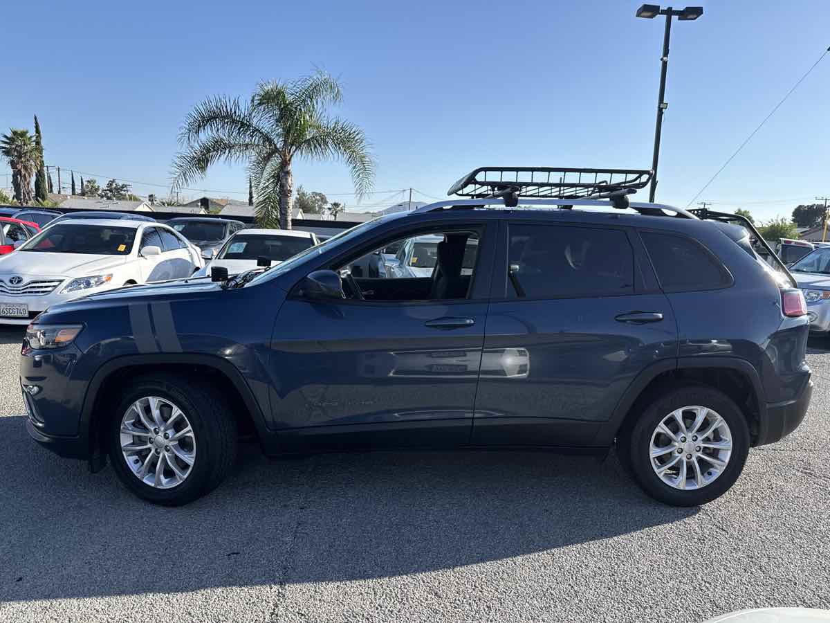Used 2020 Jeep Cherokee Latitude FWD image 2