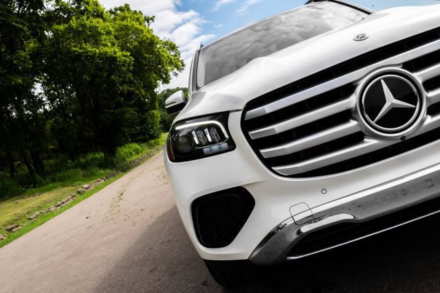 Used 2024 Mercedes-Benz GLS 450 4MATIC image 12