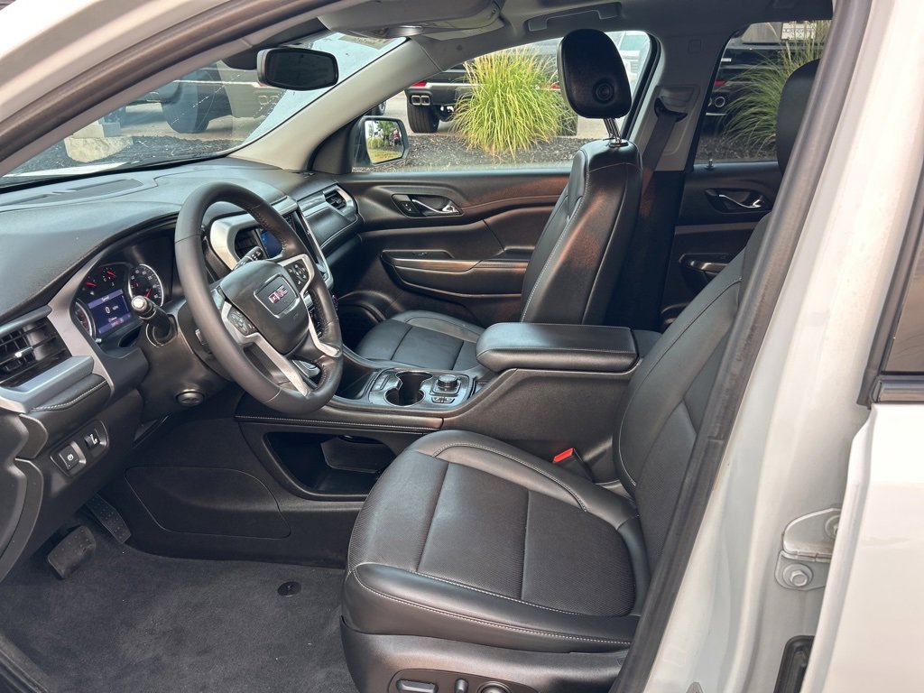 Used 2022 GMC Acadia SLT w/ Elevation Edition image 9