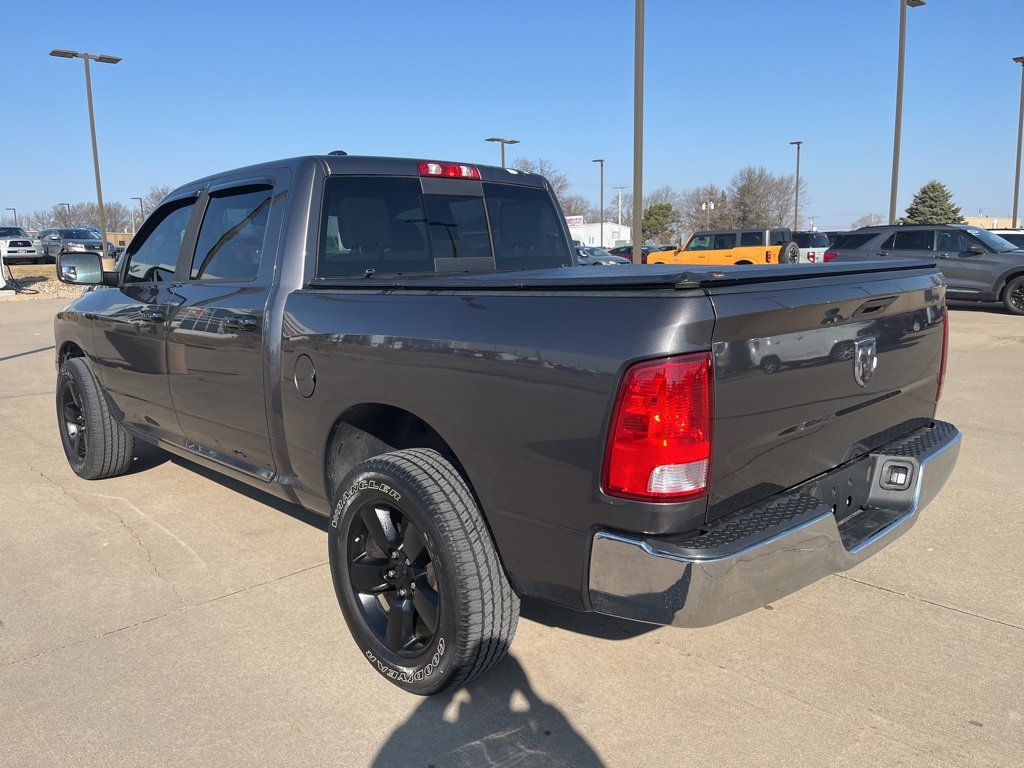 Used 2017 RAM 1500 Classic SLT image 3