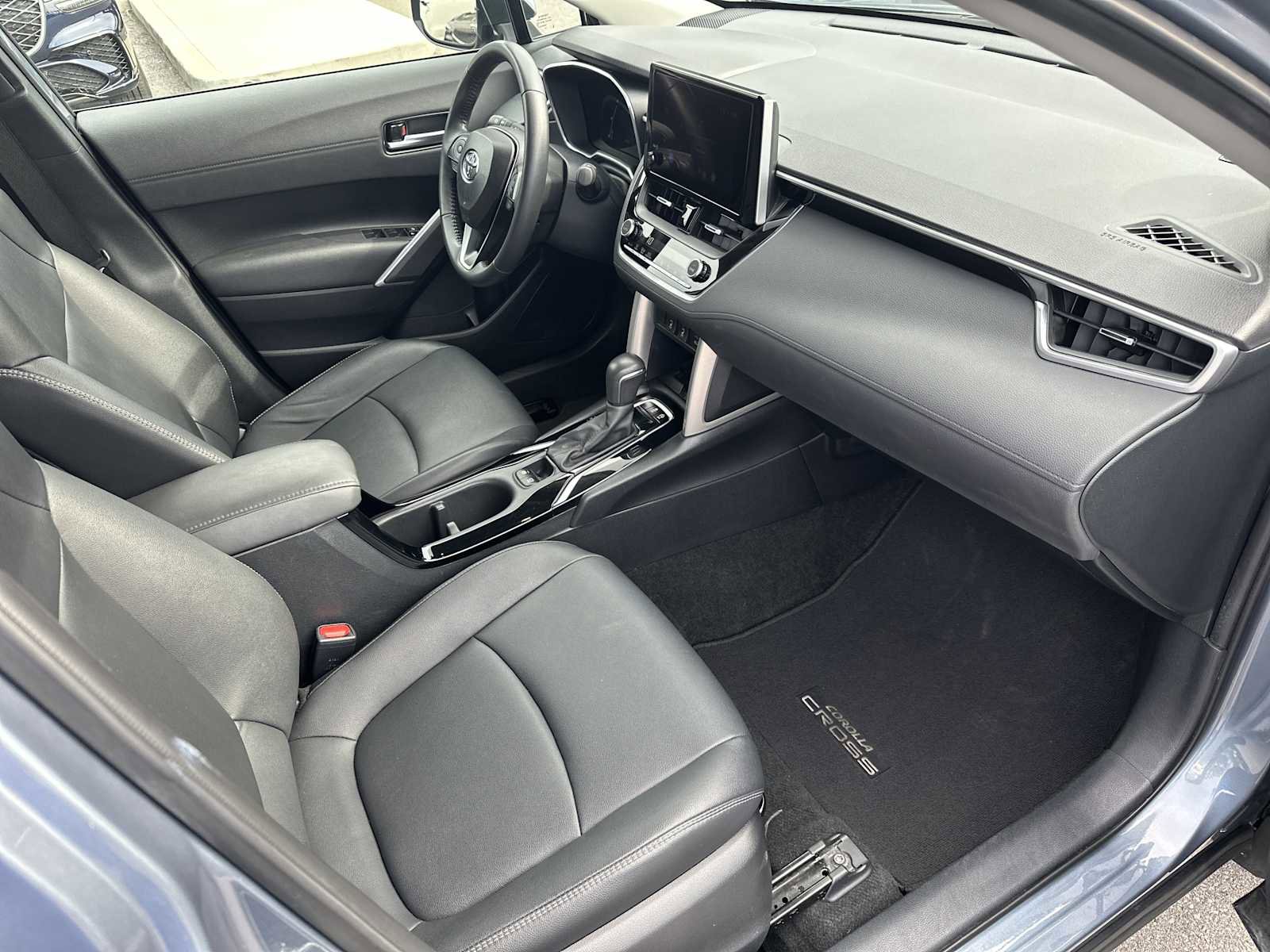 Used 2024 Toyota Corolla Cross XLE FWD image 24