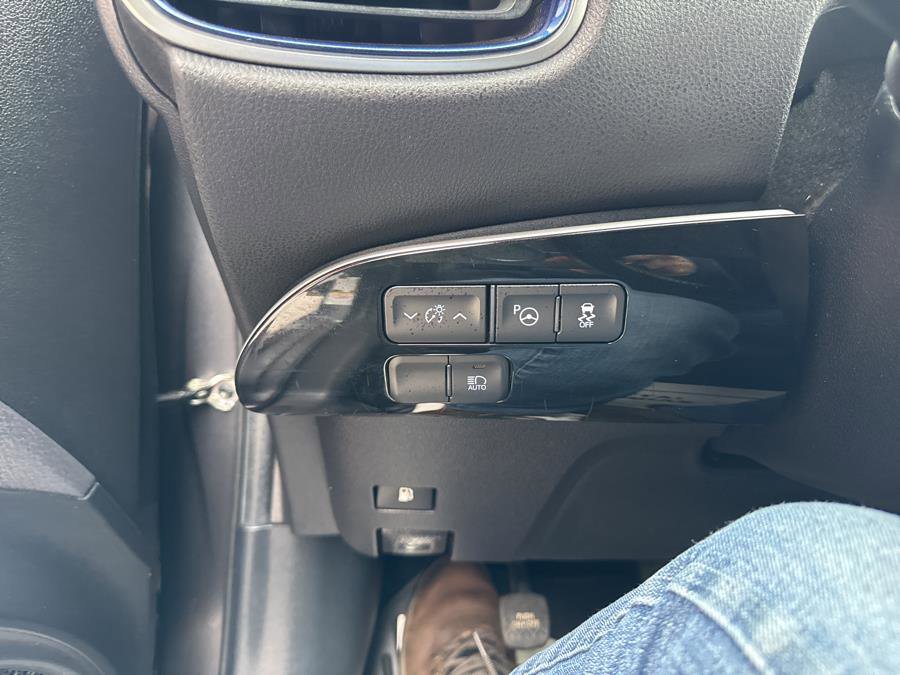 Used 2017 Toyota Prius Four Touring image 26
