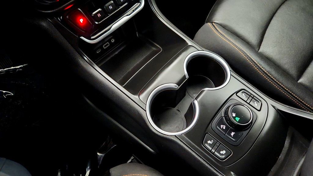 Used 2021 GMC Terrain SLT w/ Infotainment Package II image 16