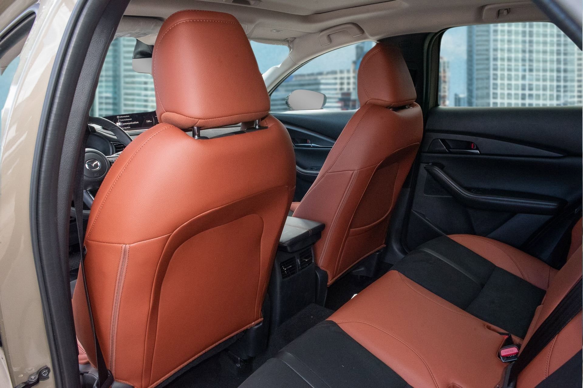 New 2024 MAZDA CX-30 Carbon image 17