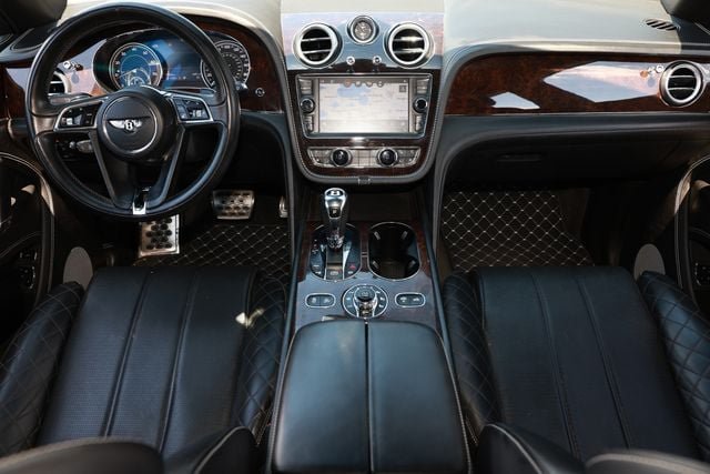Used 2018 Bentley Bentayga AWD/4WD image 2