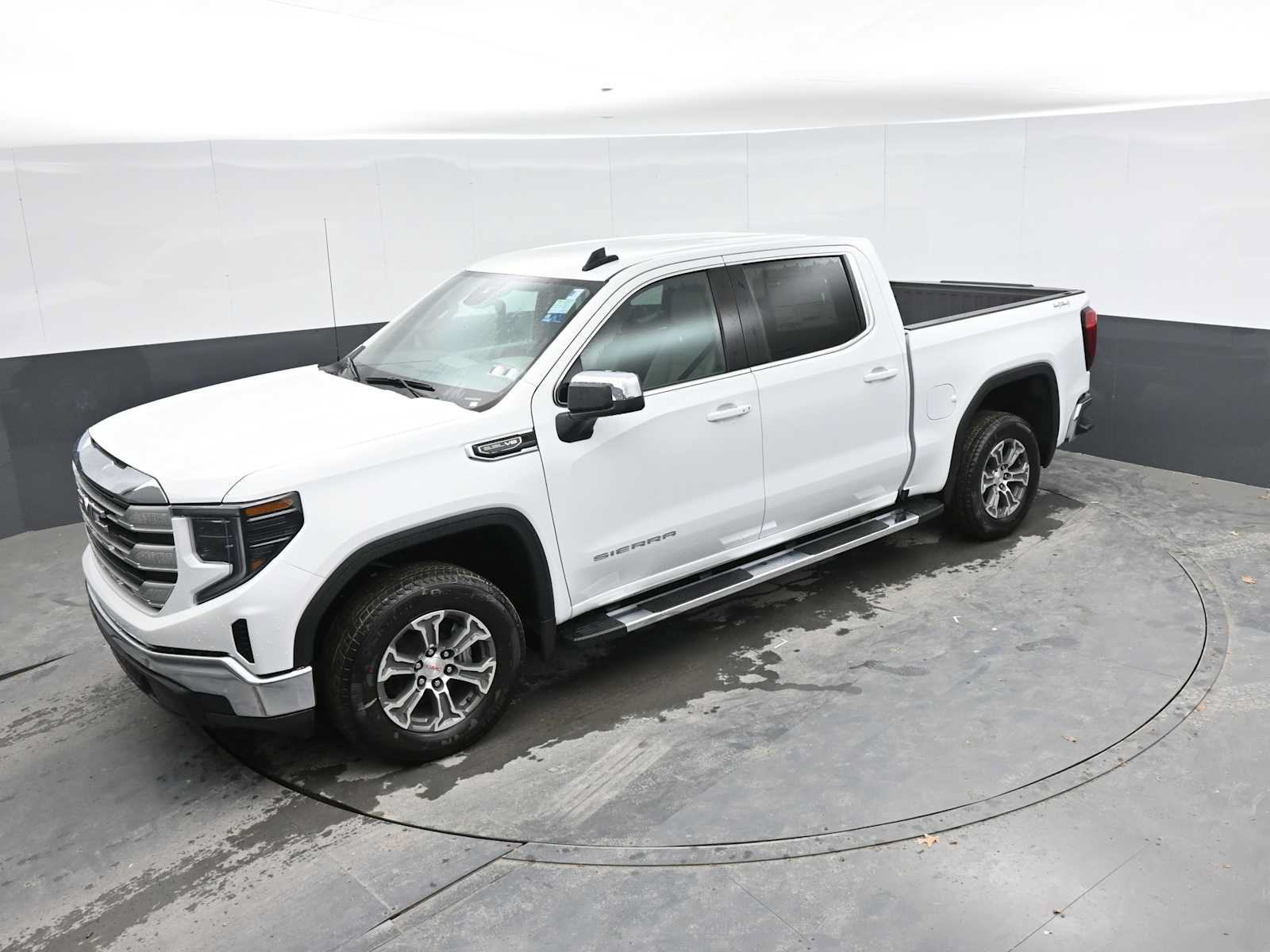 New 2026 GMC Sierra 1500 SLE w/ Preferred Package AWD/4WD image 30