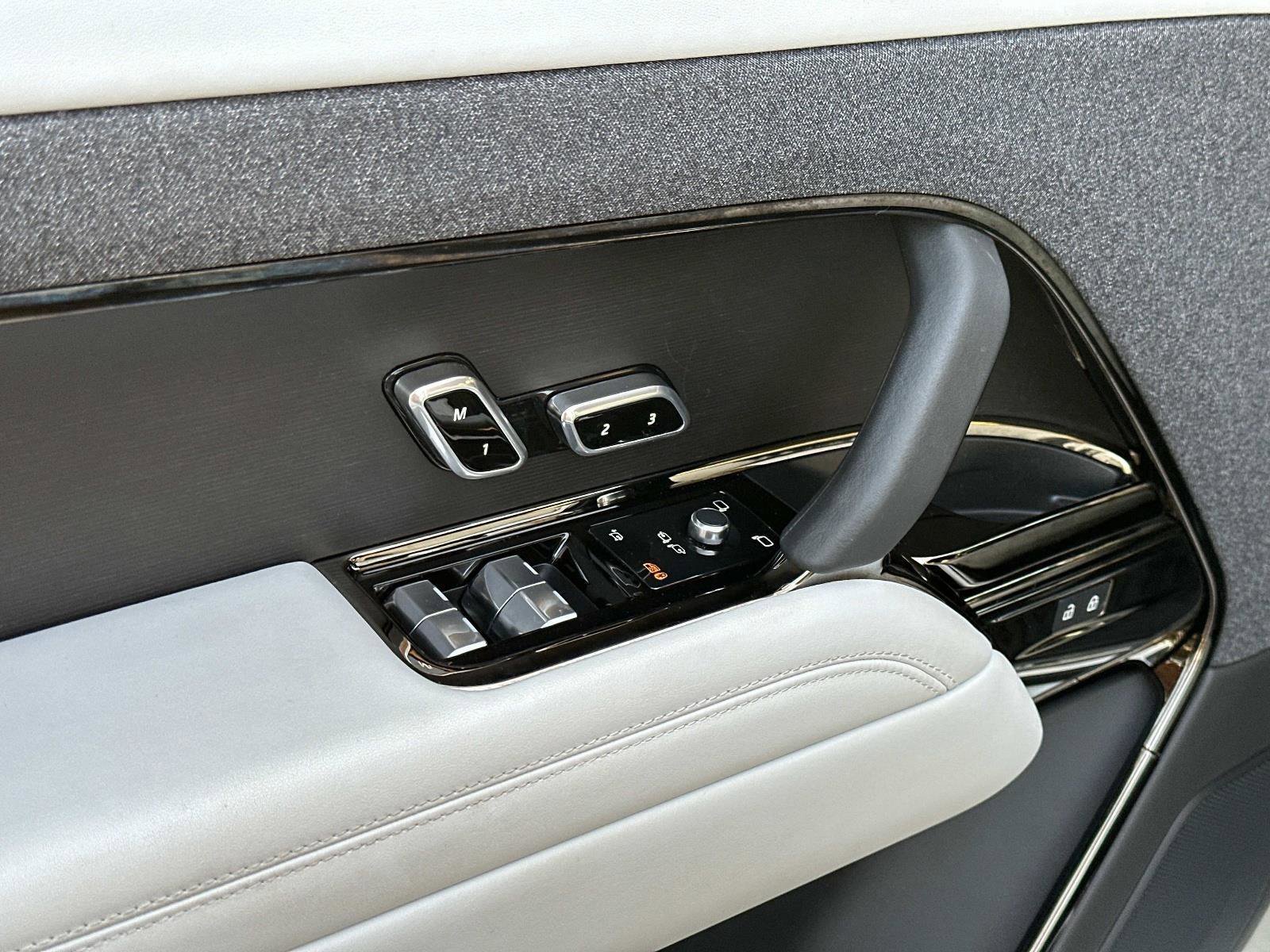 Used 2024 Land Rover Range Rover Sport SE image 18
