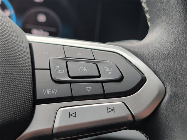 Used 2025 Volkswagen Tiguan SE FWD image 13