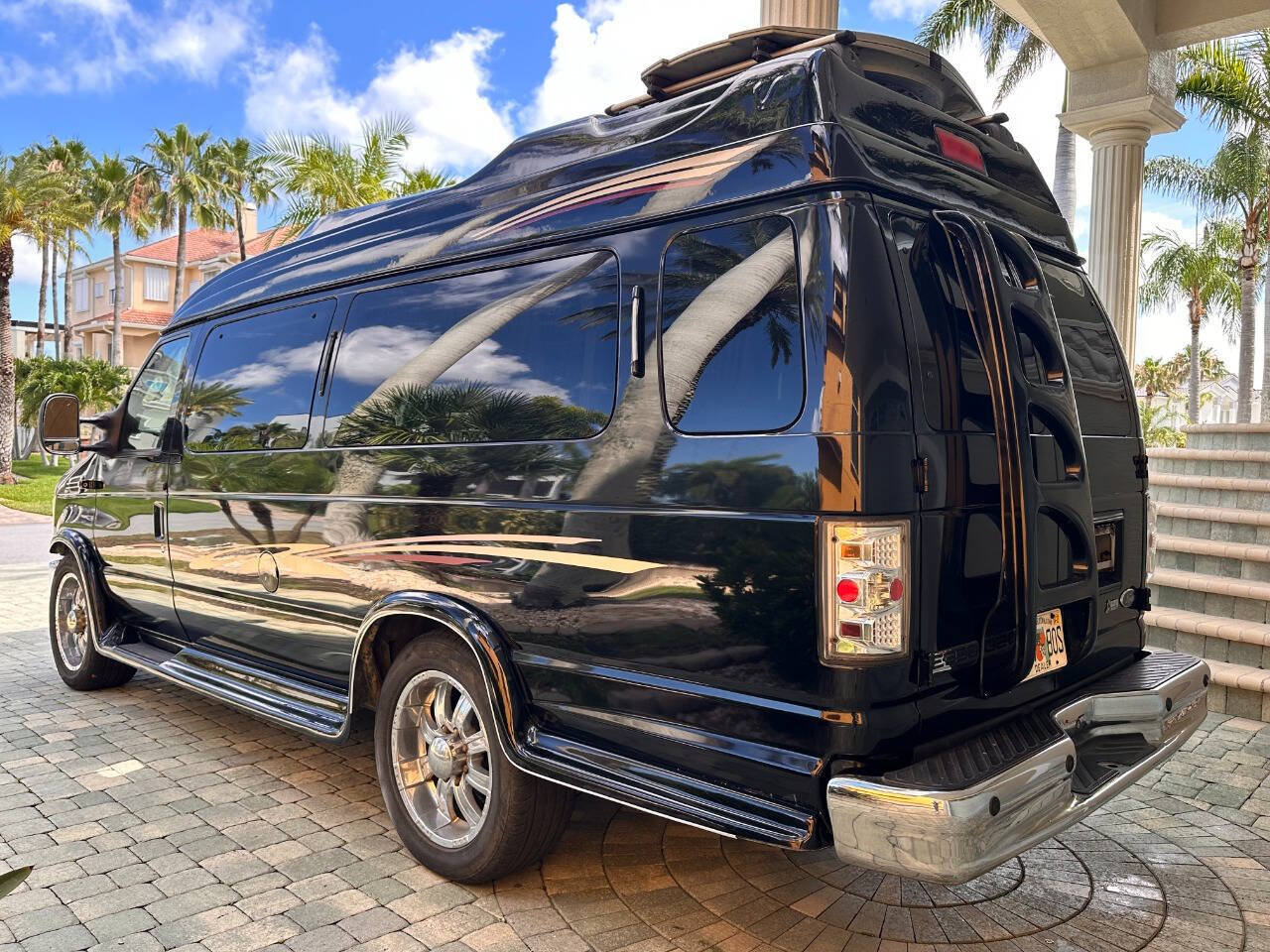 Used 2010 Ford E-350 and Econoline 350 XLT RWD image 23