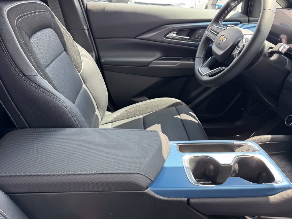 New 2026 Chevrolet Equinox EV LT w/ Convenience Package II FWD image 9