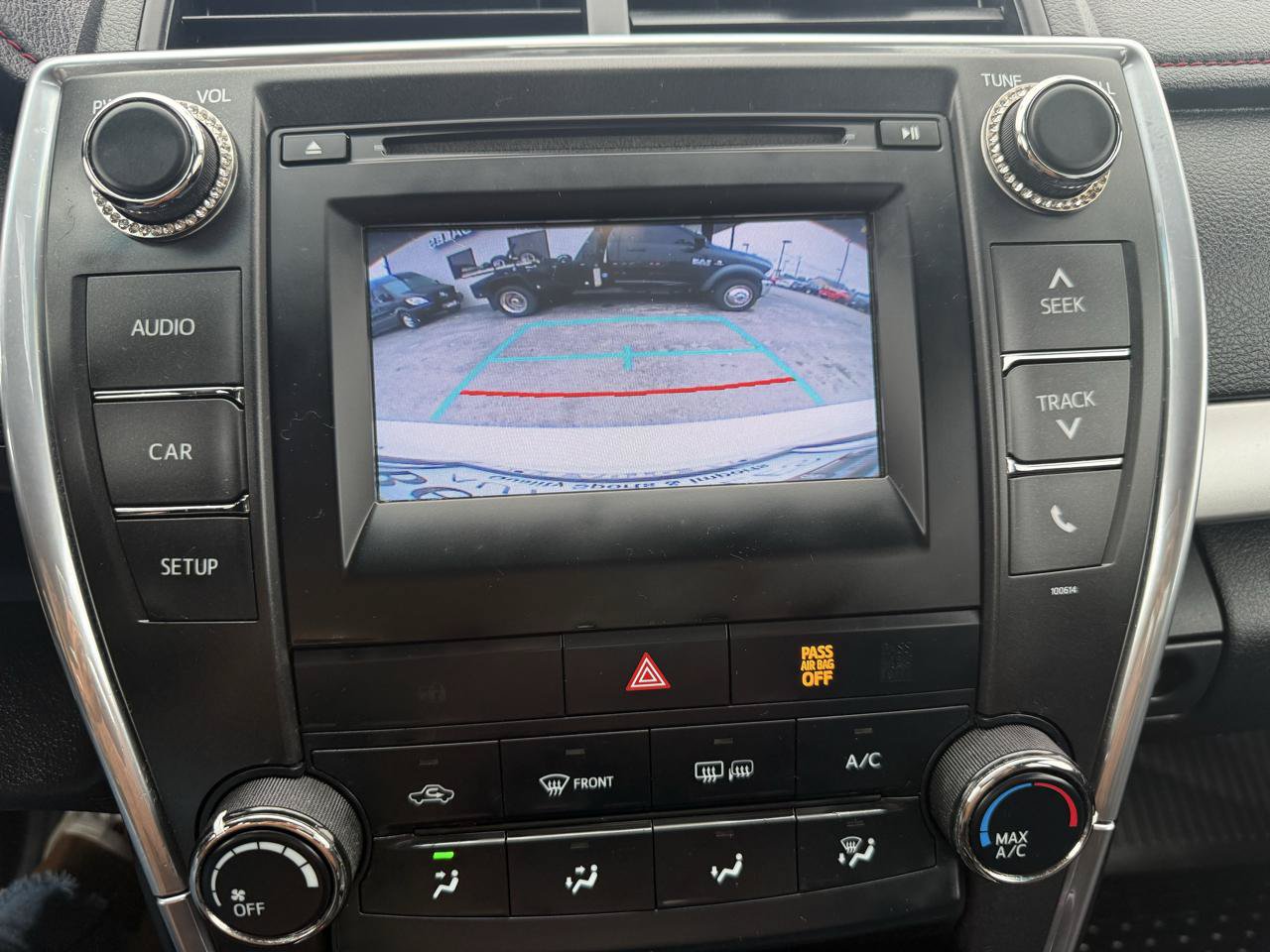 Used 2017 Toyota Camry SE w/ Moonroof Package FWD image 21