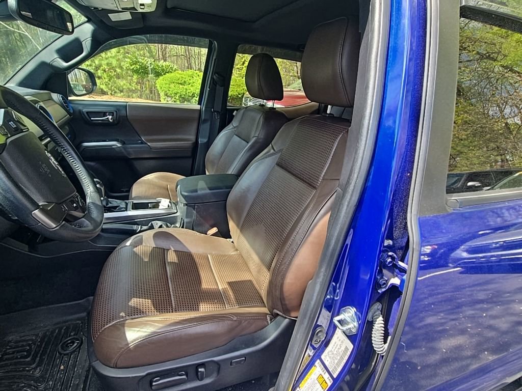 Used 2022 Toyota Tacoma Limited image 4