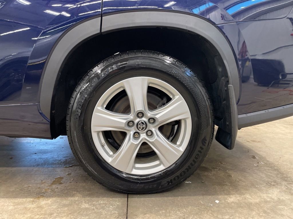 Used 2021 Toyota Highlander L AWD/4WD image 26