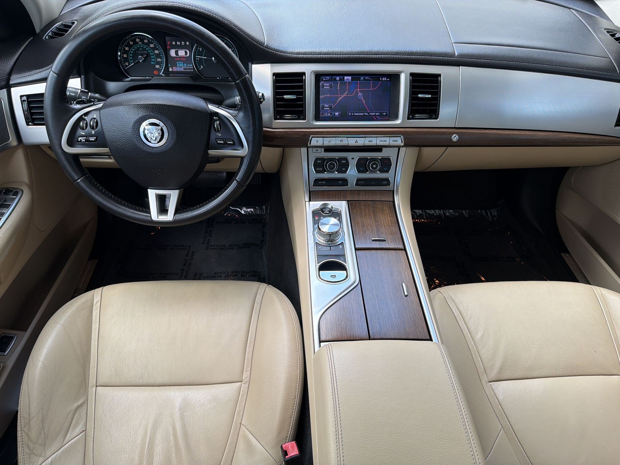 Used 2013 Jaguar XF RWD image 17