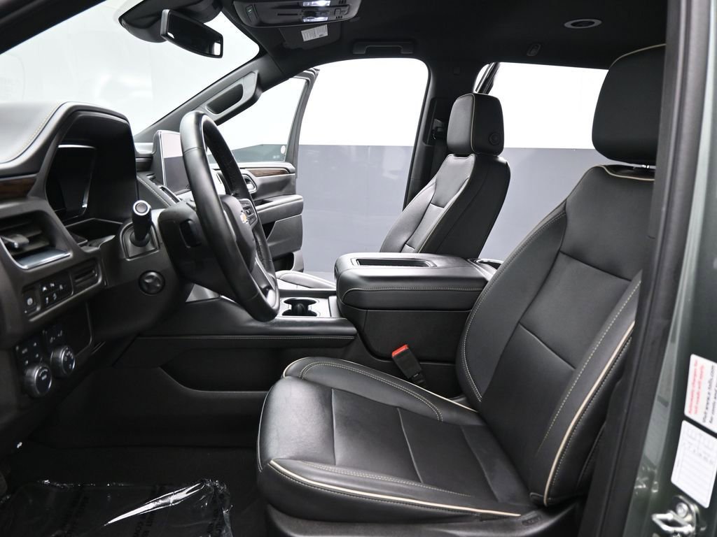 Used 2023 Chevrolet Suburban Premier image 10
