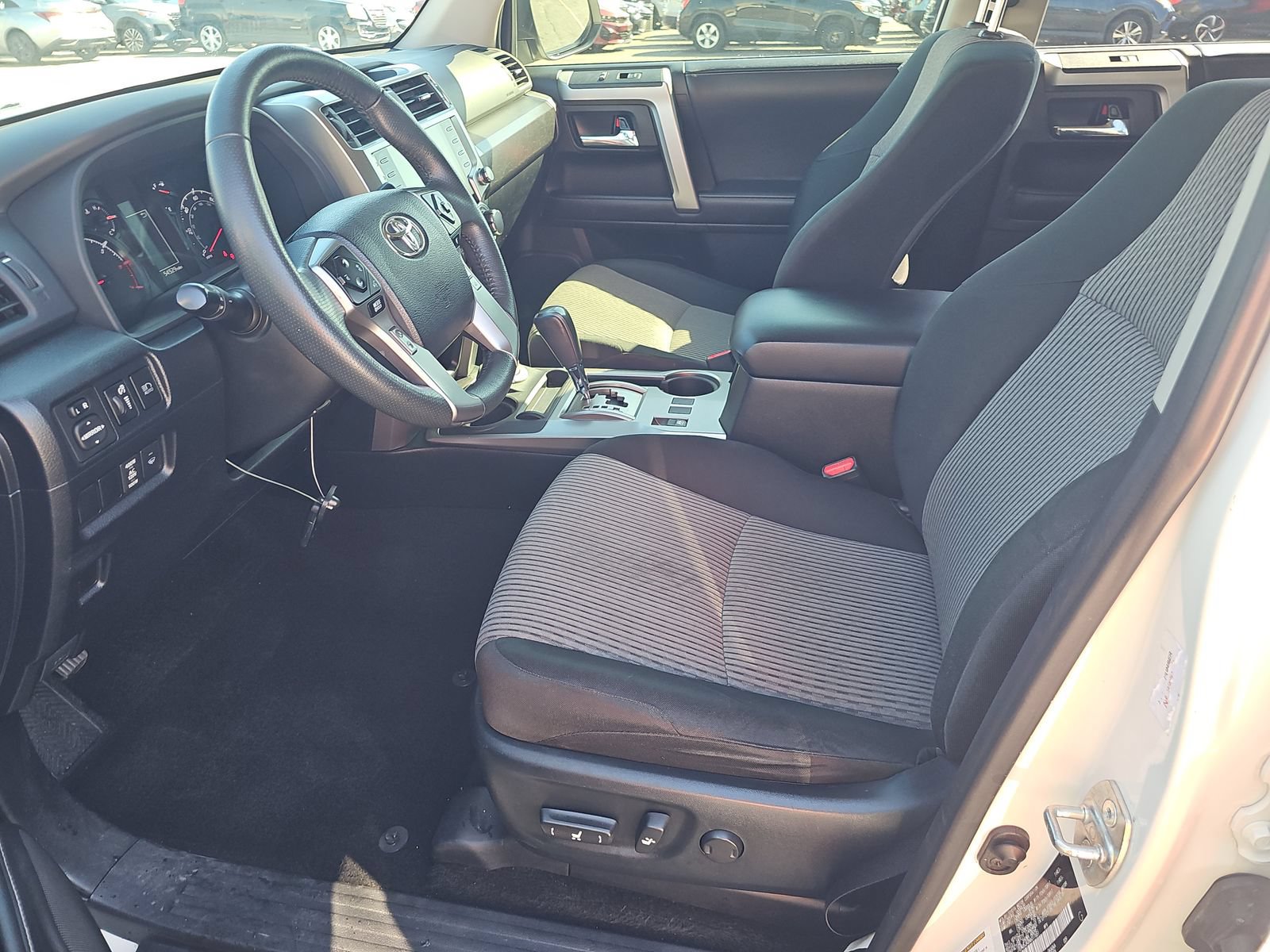 Used 2022 Toyota 4Runner SR5 AWD/4WD image 5