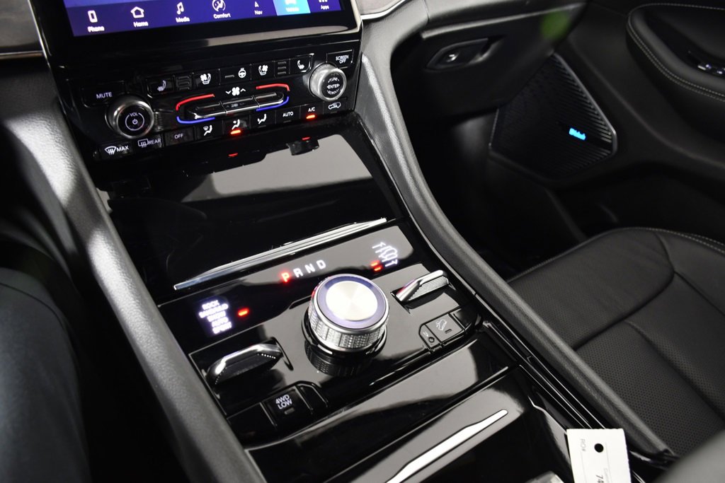 Used 2023 Jeep Grand Cherokee Overland image 31