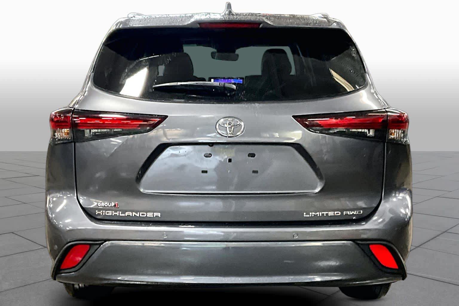 Used 2024 Toyota Highlander Limited AWD/4WD image 5