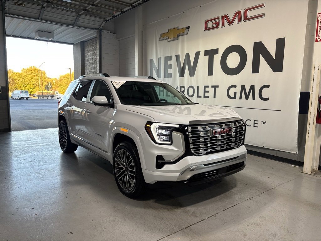 New 2026 GMC Terrain Denali w/ LPO, Floor Liner Package image 2