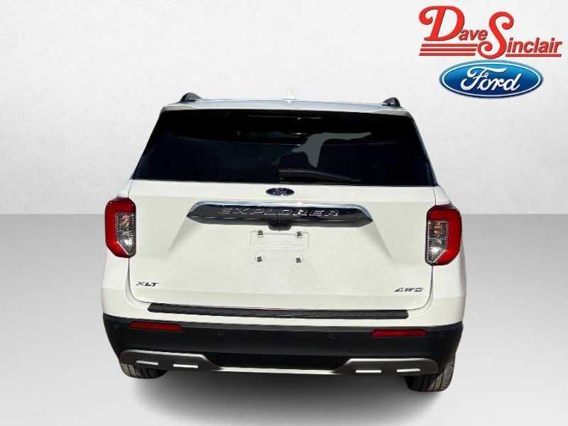 Used 2022 Ford Explorer XLT w/ Equipment Group 202A image 8