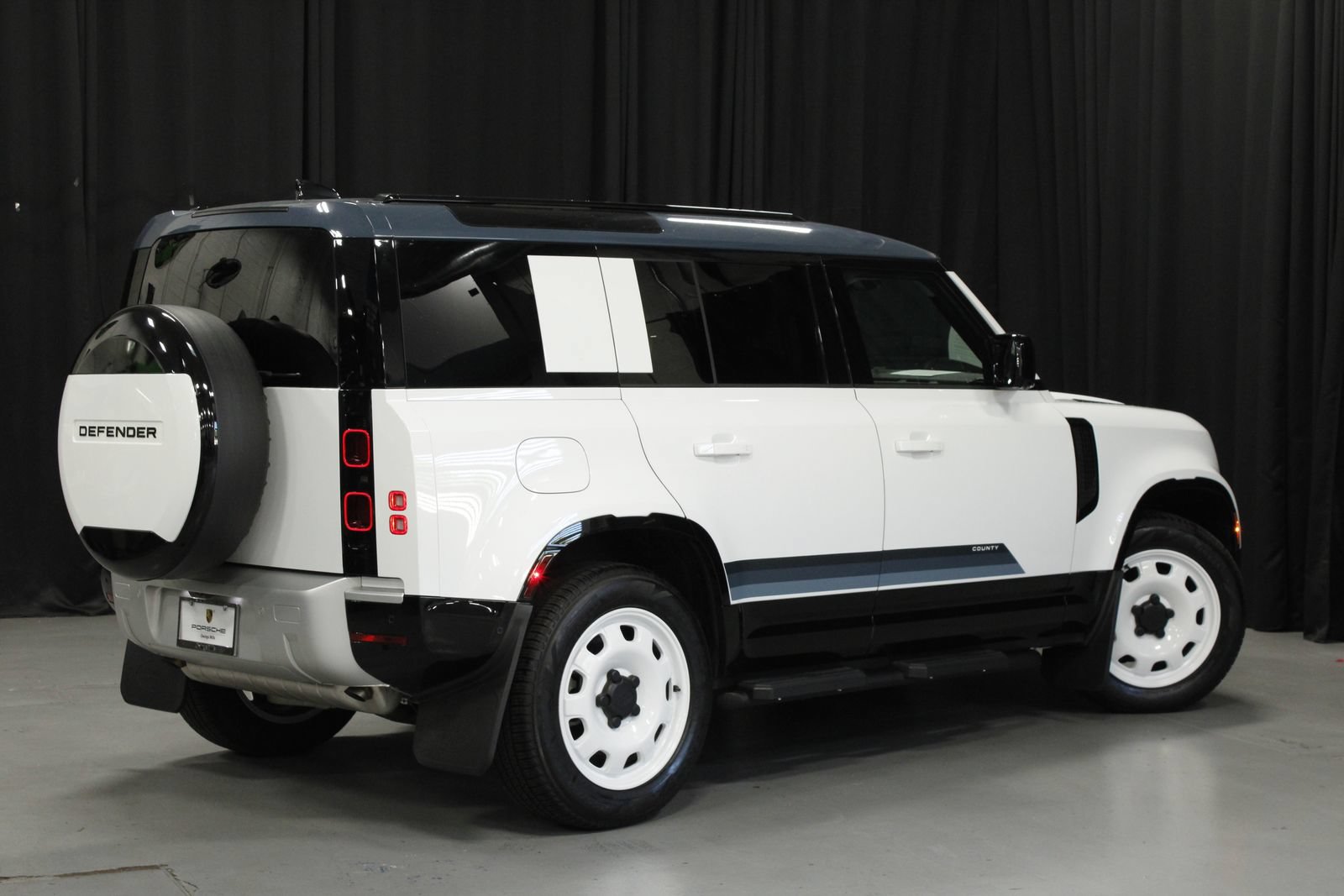 Used 2025 Land Rover Defender 110 S AWD/4WD image 5