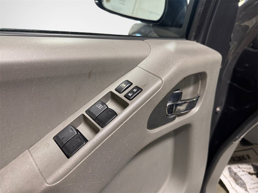 Used 2015 Nissan Frontier SV image 14