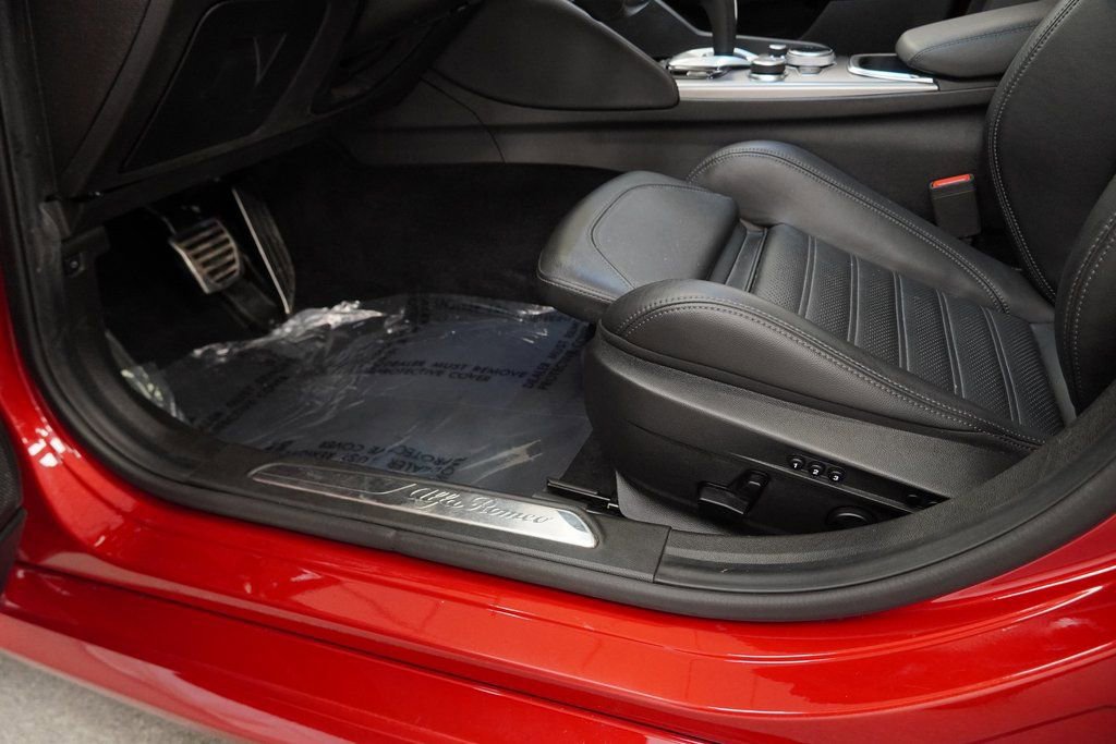 Used 2024 Alfa Romeo Giulia Veloce image 40