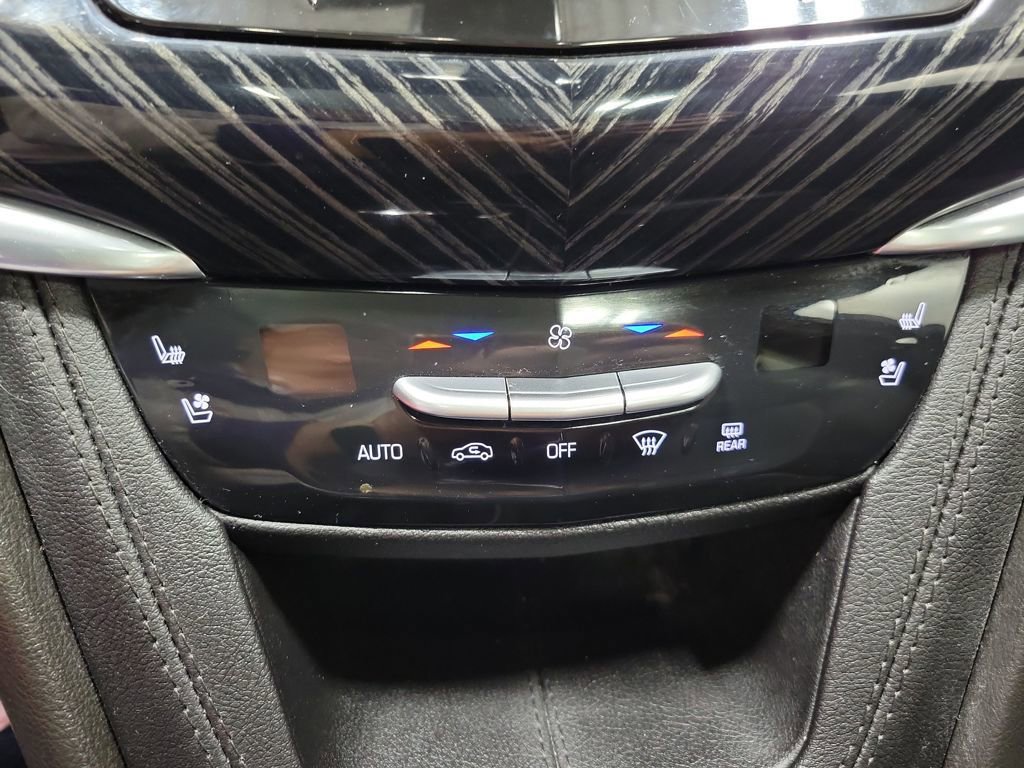 Used 2025 Cadillac XT6 Premium Luxury image 57