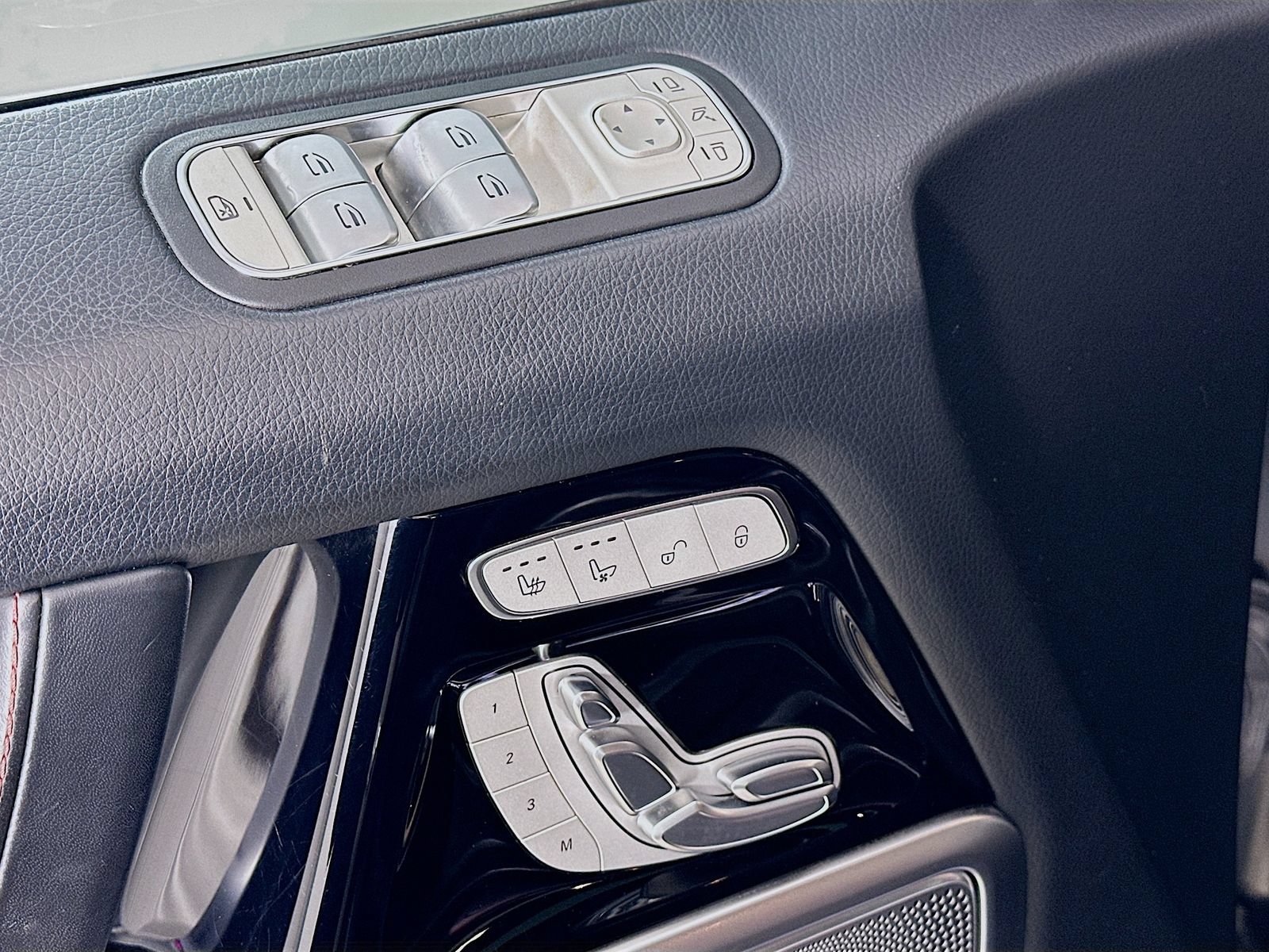 Used 2023 Mercedes-Benz G 63 AMG 4MATIC w/ G Manufaktur Interior Package image 17