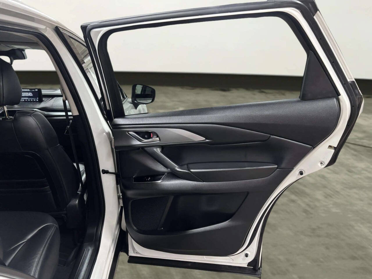 Used 2018 MAZDA CX-9 Touring AWD/4WD image 19