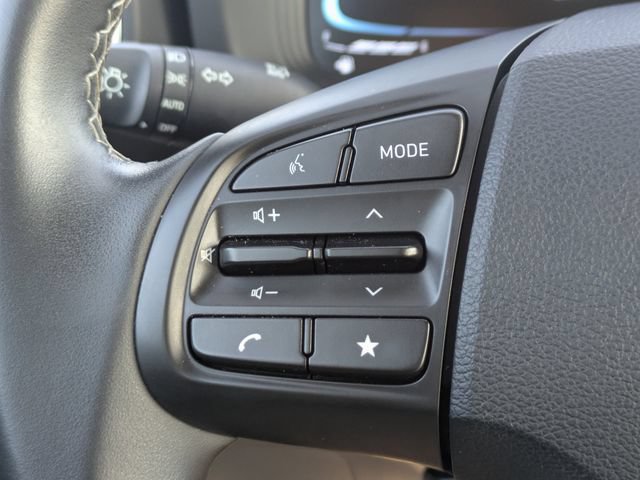 Used 2025 Hyundai Venue SEL FWD image 24