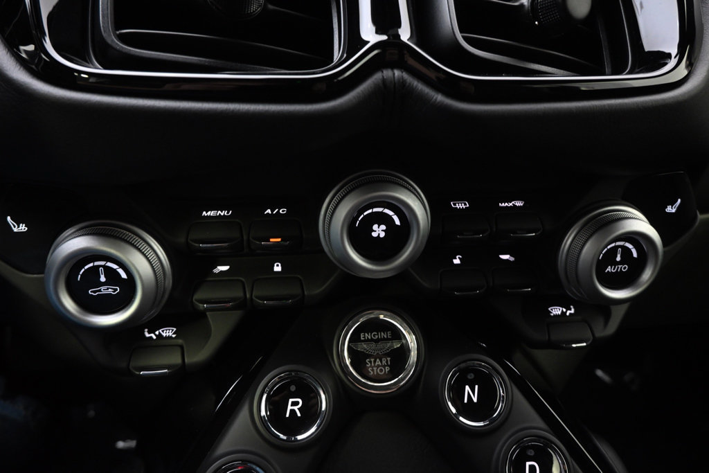 Used 2020 Aston Martin V8 Vantage Coupe RWD image 33