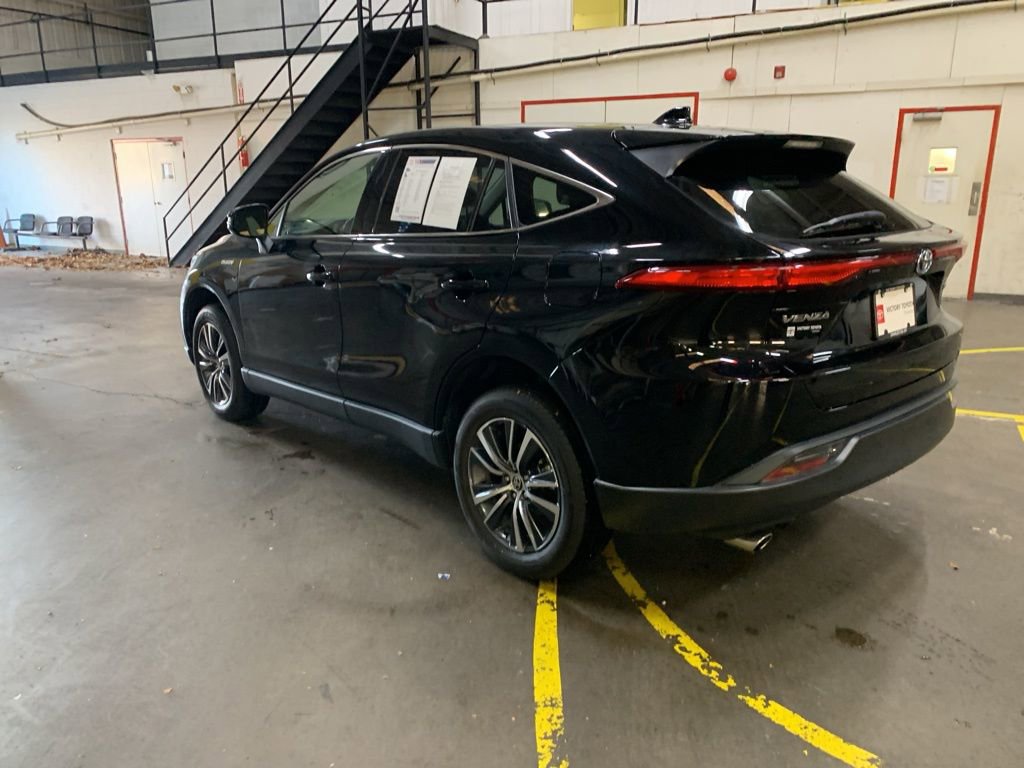 Used 2021 Toyota Venza LE image 4