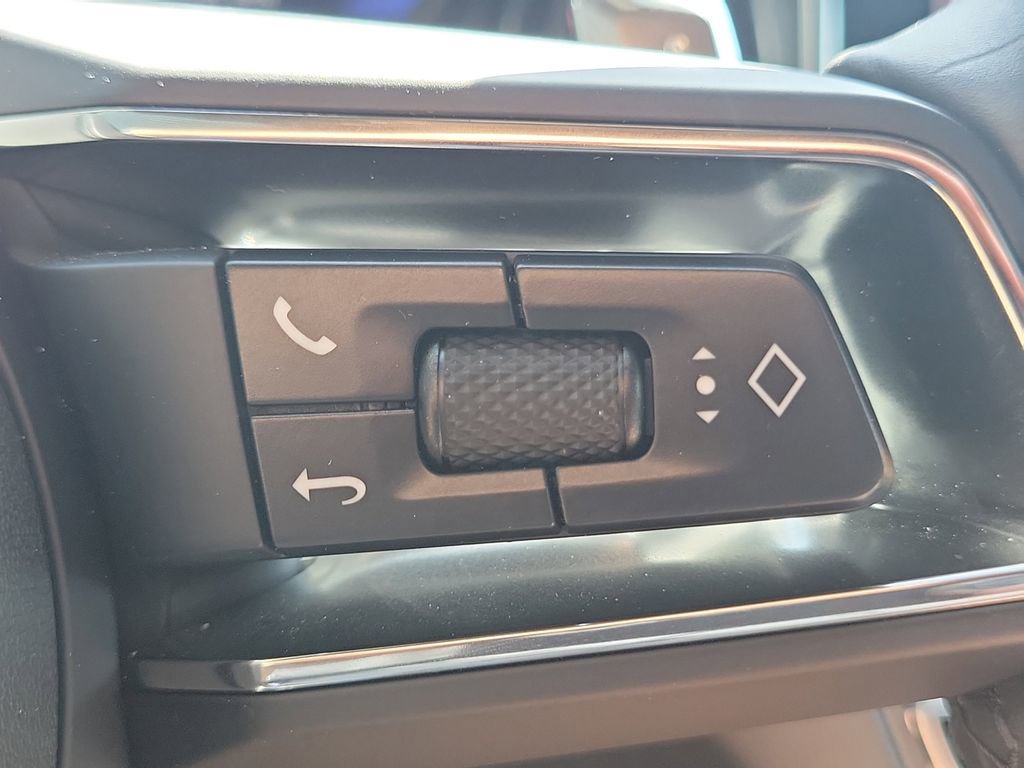 Certified 2025 Porsche Macan image 36