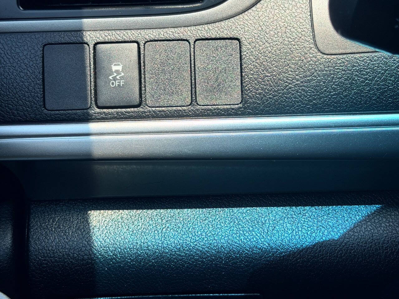 Used 2014 Toyota Camry SE FWD image 36