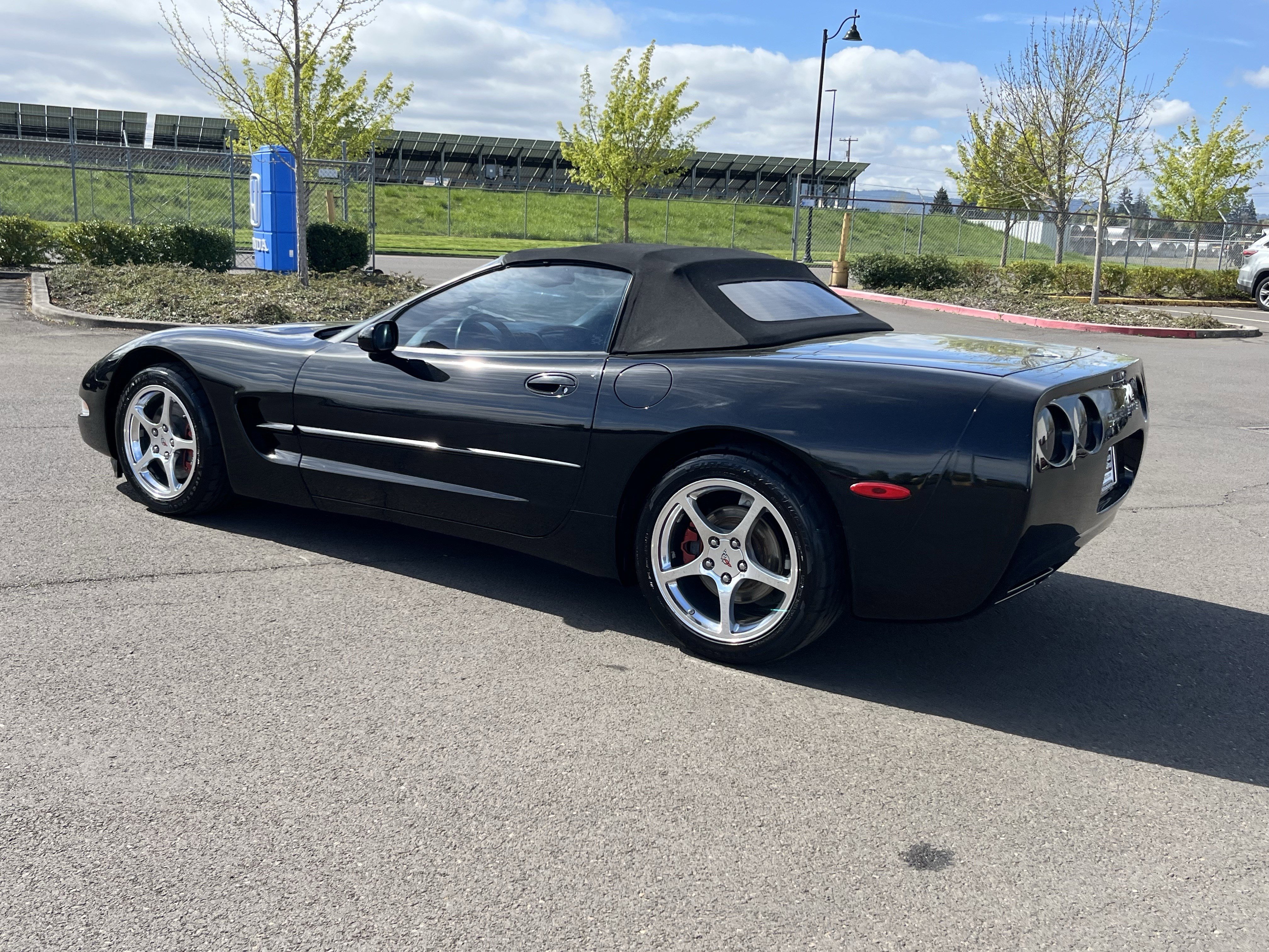 Used 2003 Chevrolet Corvette Convertible w/ Preferred Equipment Group1 RWD image 3