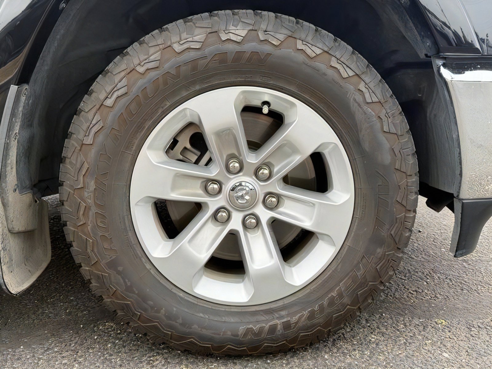 Used 2022 RAM 1500 Laramie AWD/4WD image 9