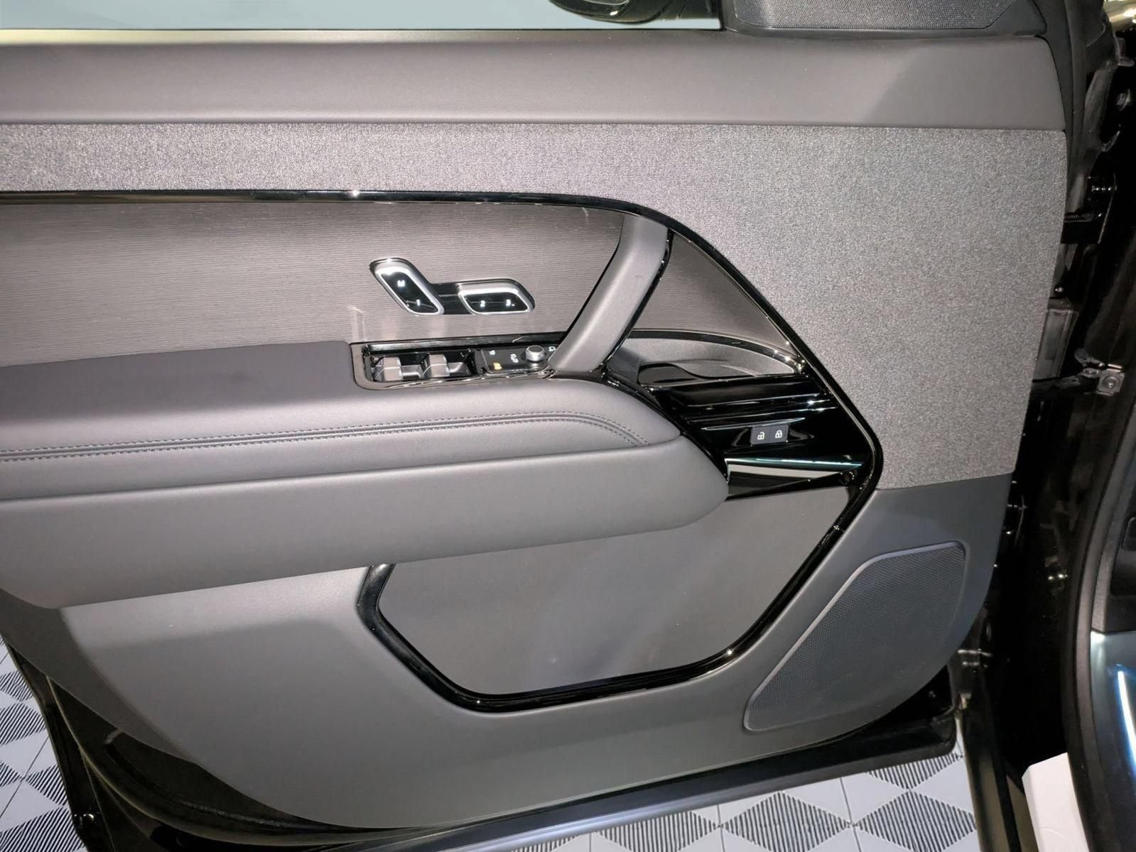 New 2026 Land Rover Range Rover Sport SE AWD/4WD image 11