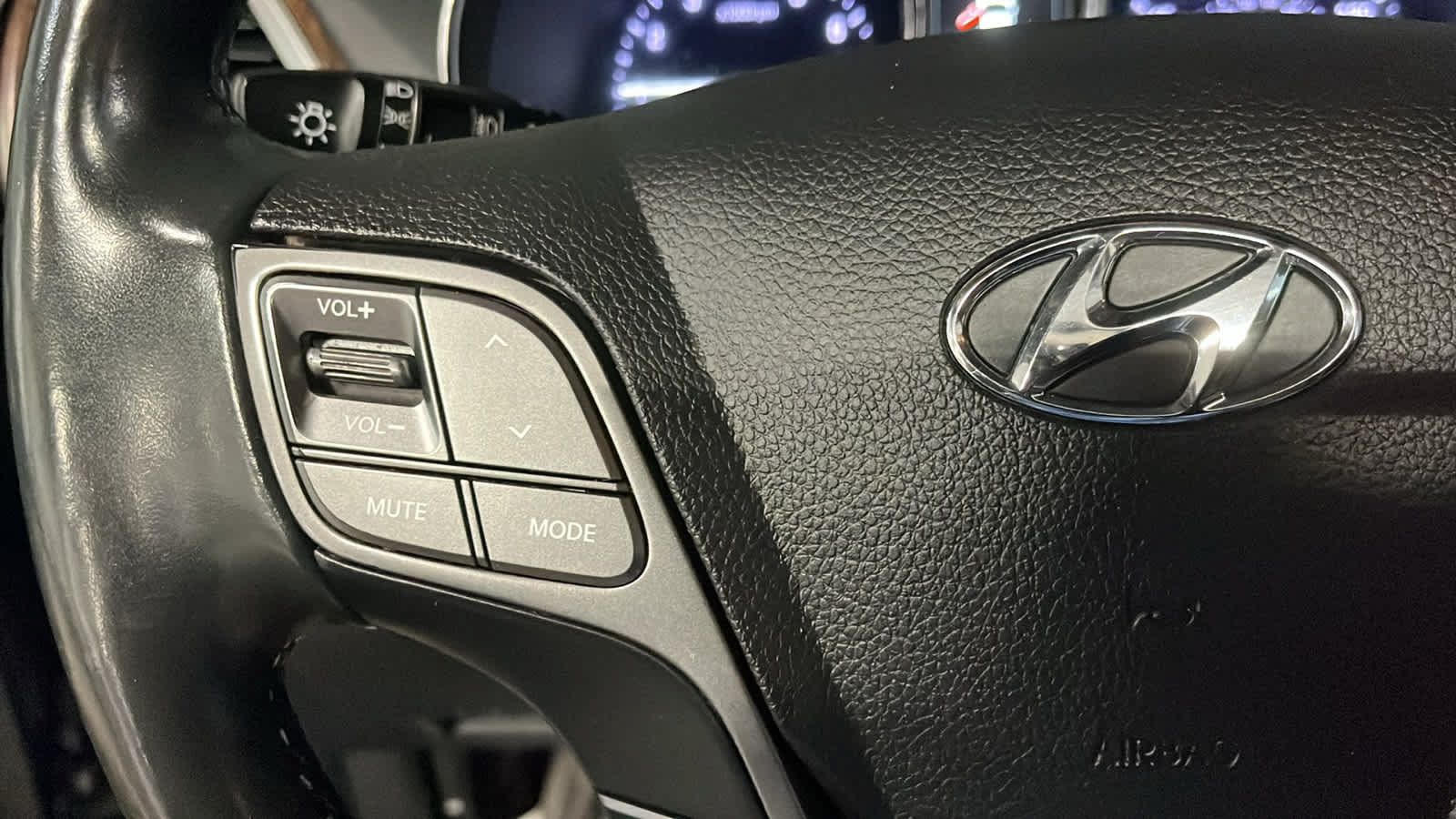 Used 2017 Hyundai Santa Fe Limited AWD/4WD image 12