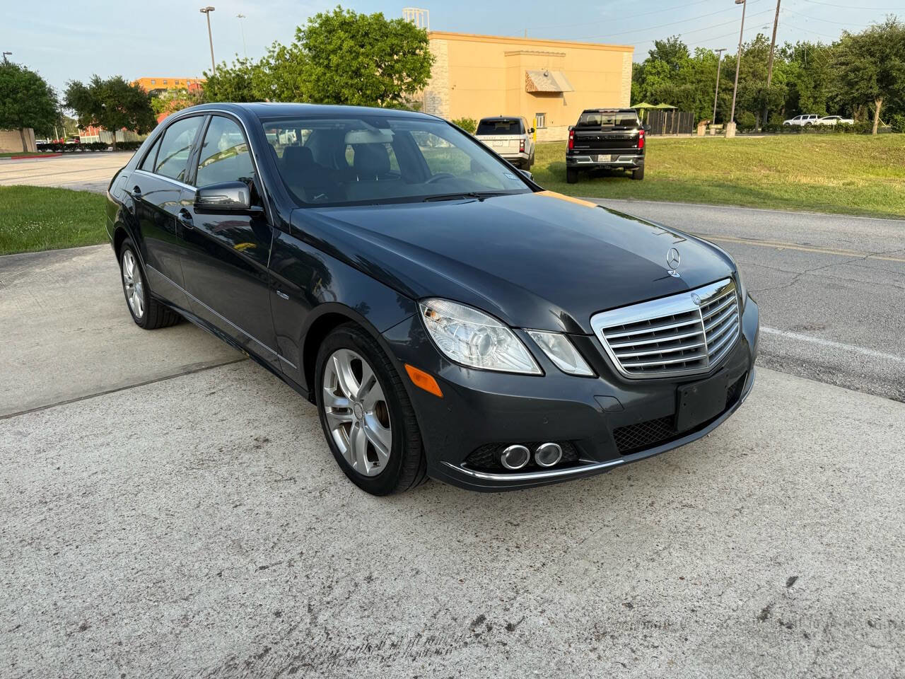 Used 2011 Mercedes-Benz E 350 BlueTEC Sedan image 5