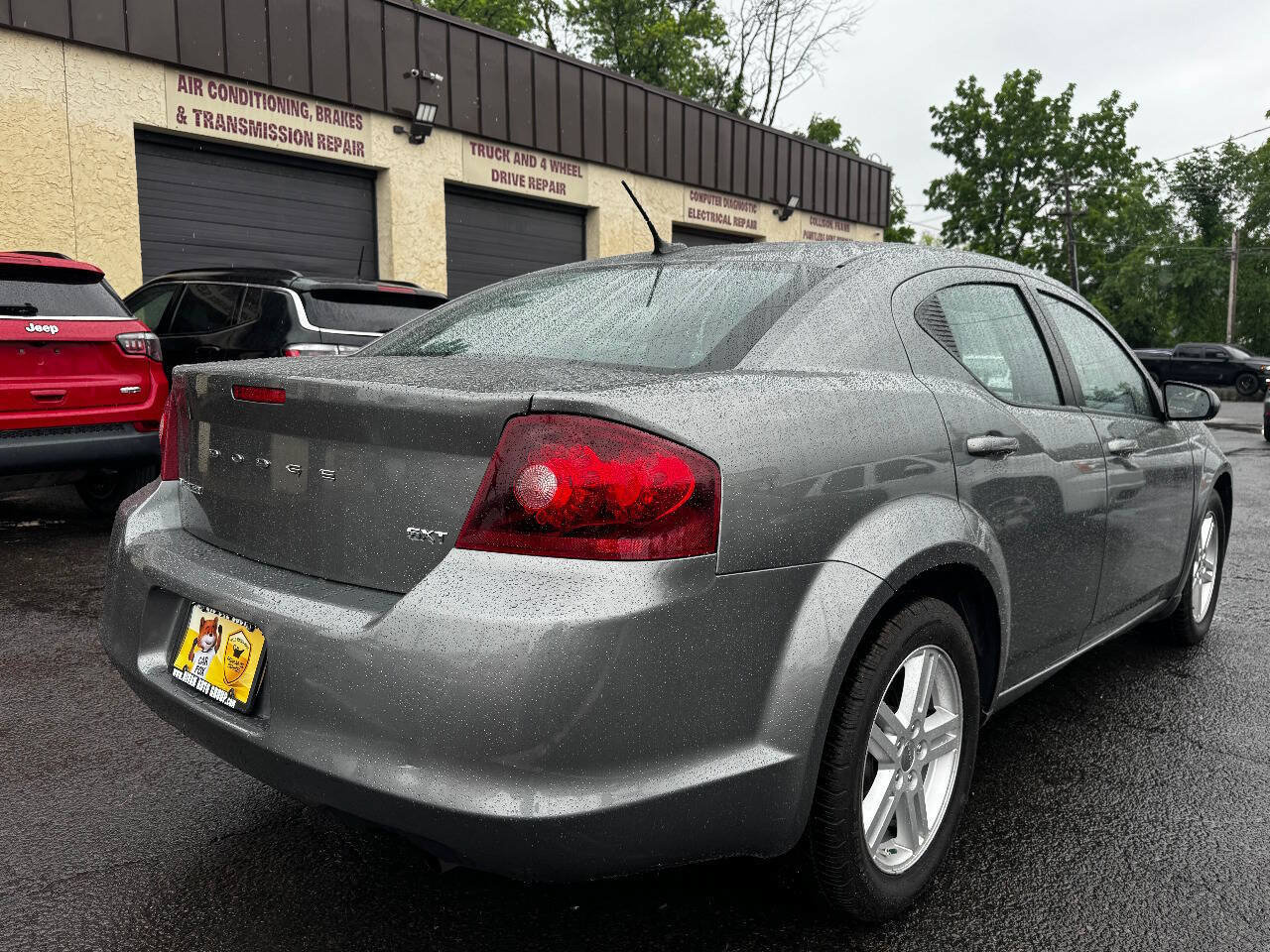 Used 2012 Dodge Avenger SXT FWD image 6